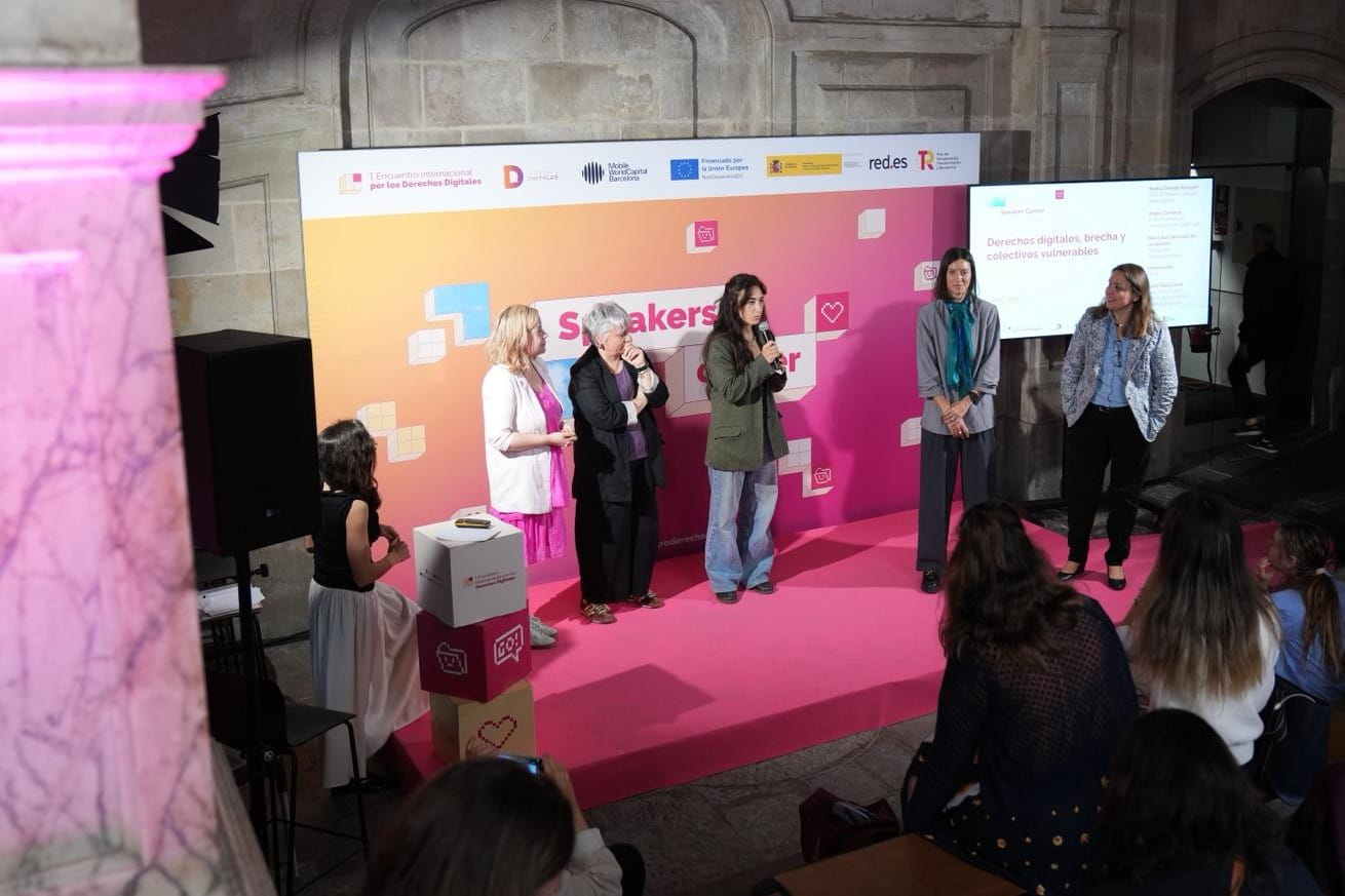 A photo of the session, with Maria speaking
